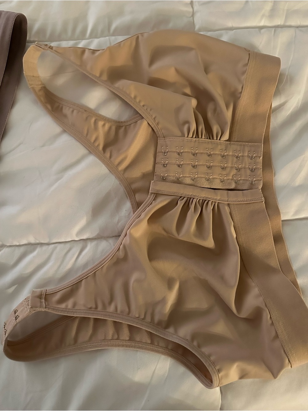 4 Bundle pack 1 Black, 1 Nude & 2 light purple Seamless Bralette front closure - Picture 2 of 10